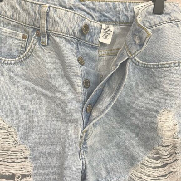 H&M &Denim Light Wash High Waist Button Front Distressed Vintage Shorts  Size 6 - Picture 6 of 13